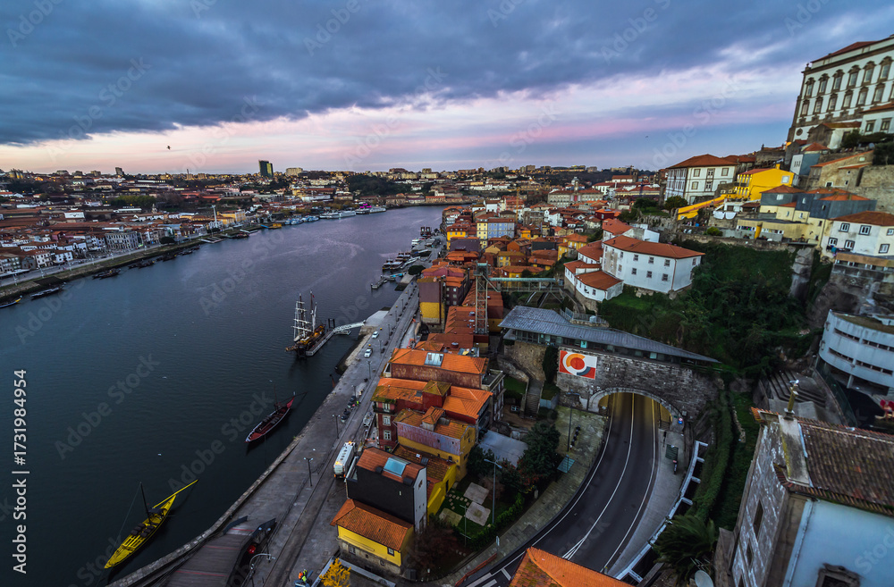 Obraz premium Douro River and Old Part of Porto city, Portugal