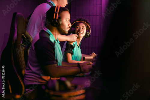 Принти на полотні Two avid gamers are sharing a memorable moment within an engaging esports enviro