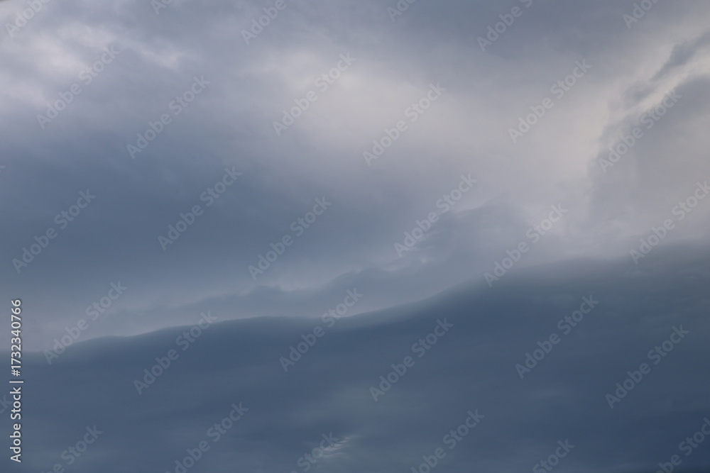 Obraz premium 水墨画で描いたような雲