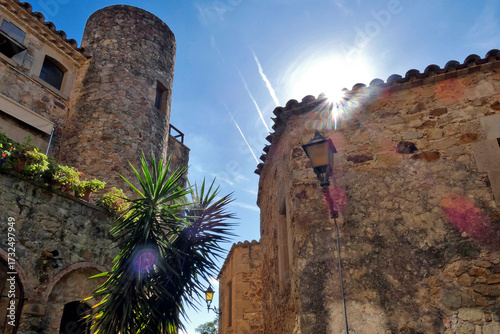 Citée médiévale de Pals sur la Costa Brava en Espagne (Eglise de San Pere, Torre de les Hores, ...)