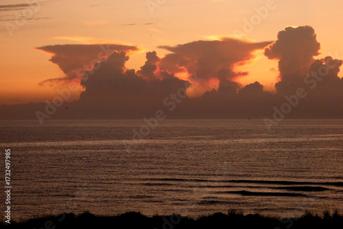 Plage de Pals sur la Costa Brava en Espagne (levée de soleil, arc-en-ciel, Iles Medes) 