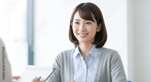 パート・アルバイトの面接を受ける主婦 女性 Free Download パート・アルバイトの面接を受ける主婦 女性 - GFXLoad