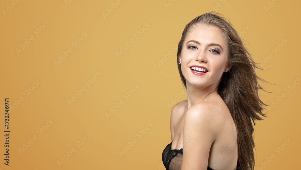Obraz premium Beautiful smiling young woman with wavy hair