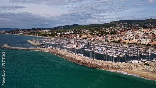 Vista aérea del puerto deportivo de El Masnou en Barcelona, España