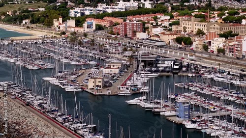 Vista aérea del puerto deportivo de El Masnou en Barcelona, España