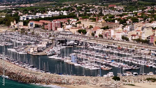 Vista aérea del puerto deportivo de El Masnou en Barcelona, España