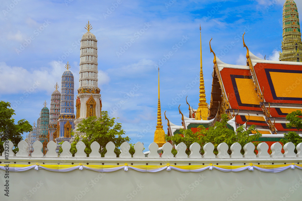 Naklejka premium Wat Phra Kaew, Temple of the Emerald Buddha with blue sky Bangkok, Asia Thailand
