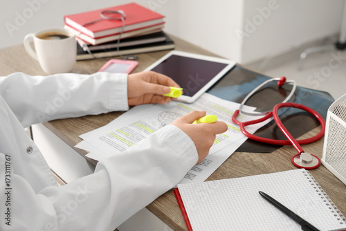 Female medical student taki...