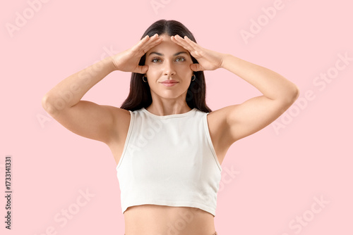 Young woman doing face buil...