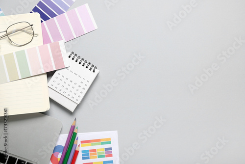 Calendar with paint color p...