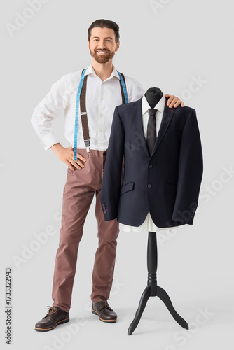 Male tailor and mannequin w...