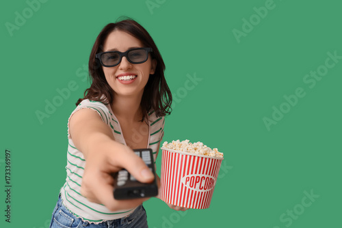 Young woman in 3D glasses w...