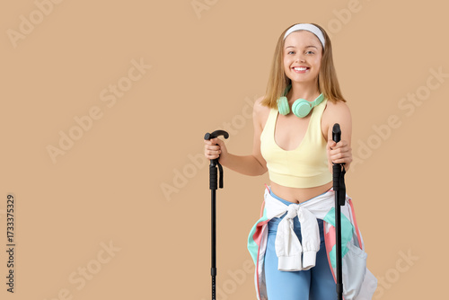 Sporty young woman with wal...