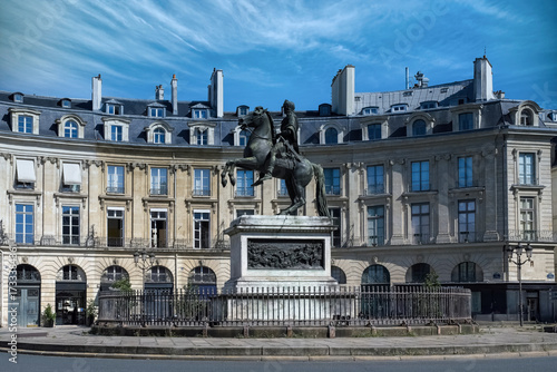 Fotografie Paris, beautiful buildings place des Victoires