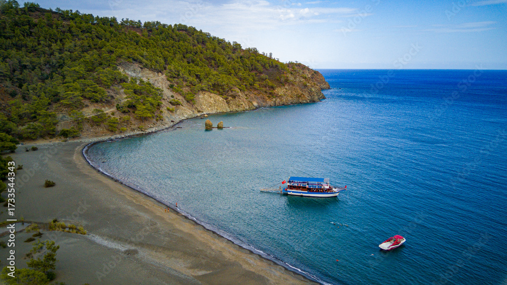 Fototapeta premium Türkisches Gulet vor Anker