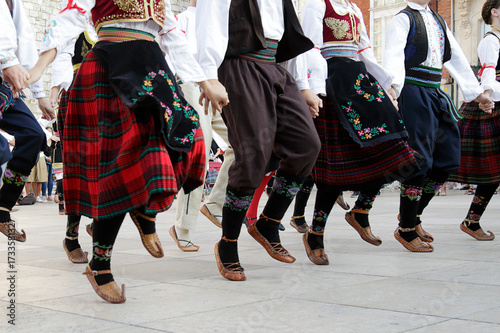 Cuadro en lienzo Dancers dancing and wearing one of the traditional folk costume from Uzide, Serb