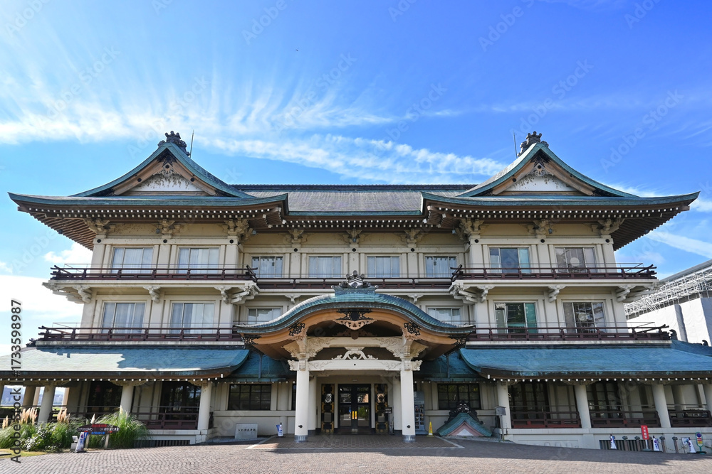 Obraz premium 歌舞伎座のように重厚な滋賀県びわ湖大津館