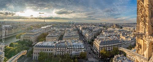 Canvas Print Paris, France - 09 27 2025: Panoramic view of West Paris neighborhood, The Seine