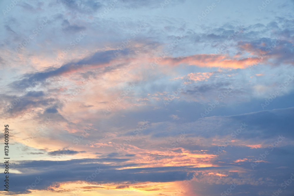 Obraz premium Cloudscape of cumulus sunset clouds