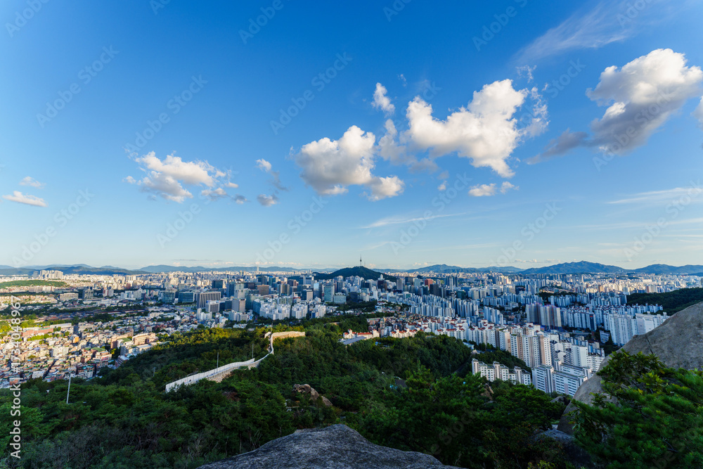 Obraz premium south korea, seoul city and seoul sky, night view, lotte tower, night view city, seoul city, night lights, outdoor, sunrise, namhansanseong fortress, namhansanseong, seoul south korea, korean, metrop