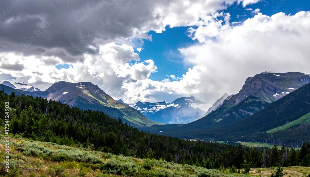 Obraz premium Mountain valley panorama under dramatic sky