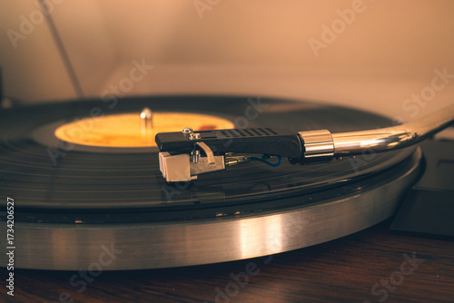 Photos Retro turntable playing music with a nostalgic vibe