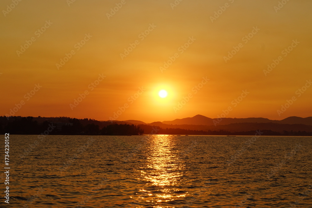 Obraz premium A stunning orange and pink sunset over the Greek Ionian Ocean in the Mediterranean Sea