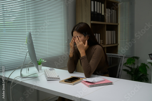 Woman experiencing eye strain from long computer work