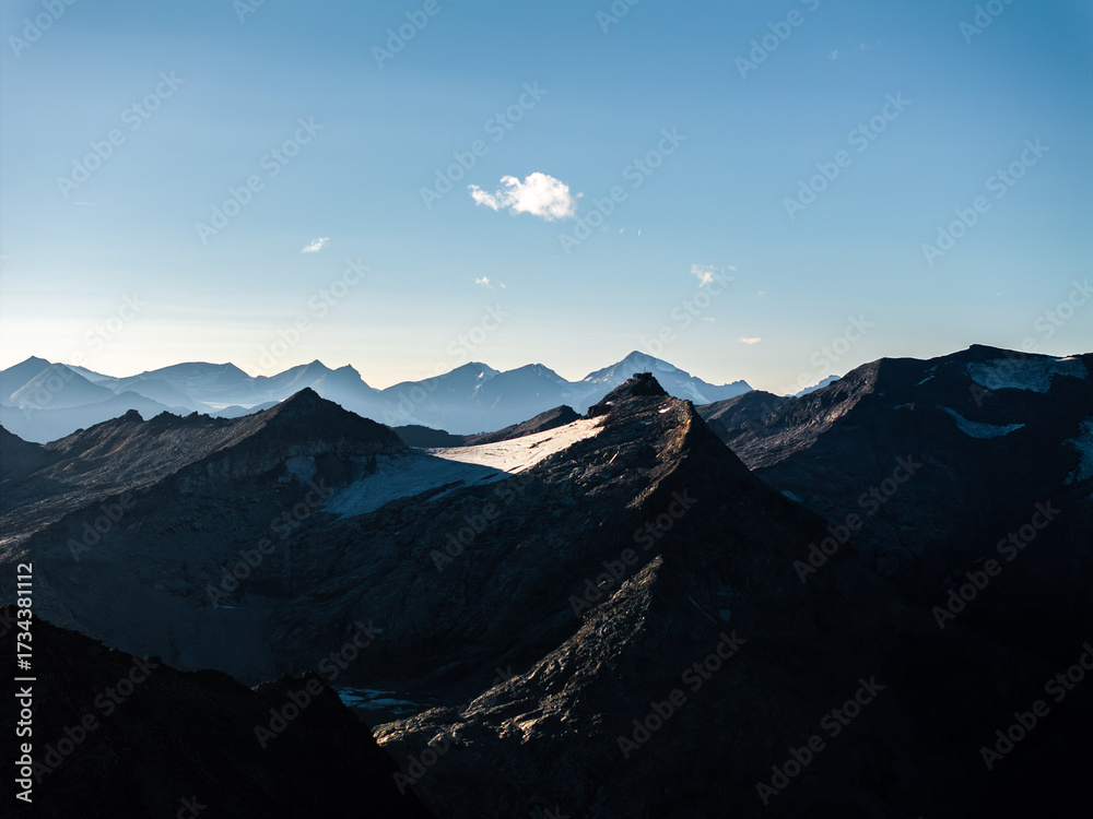 Fototapeta premium Landscape of the Höher Sonnblick Mountain in the Austrian Alps