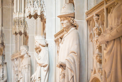 Kasteel de Haar Statues