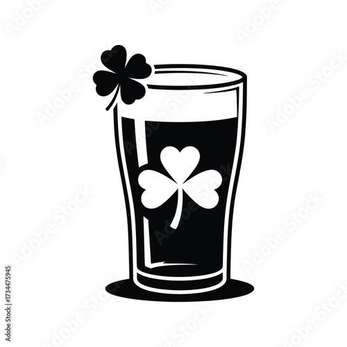 St patricks day pint glass with shamrock design