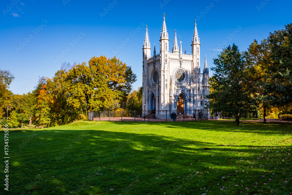 Obraz premium Beautiful autumn landscape in the park. Gothic chapel in Alexandria Park, Peterhof, Saint Petersburg, Russia