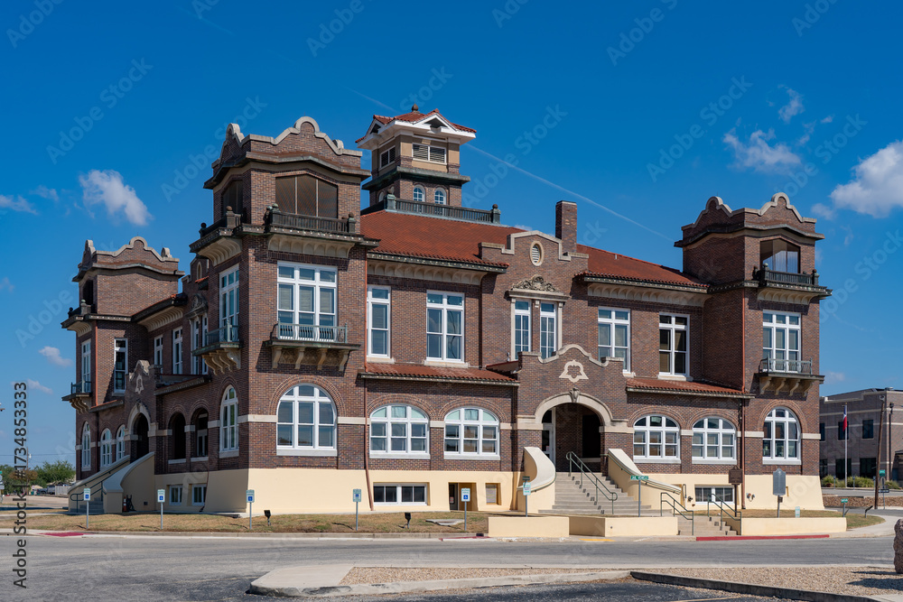 Obraz premium Atascosa County Courthouse in Jourdanton, Texas