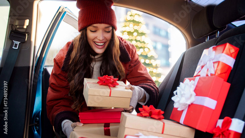 Canvastavla Happy woman delivering Christmas gifts to friends and family, packing Xmas prese