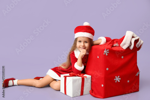Cute little girl in Santa C...