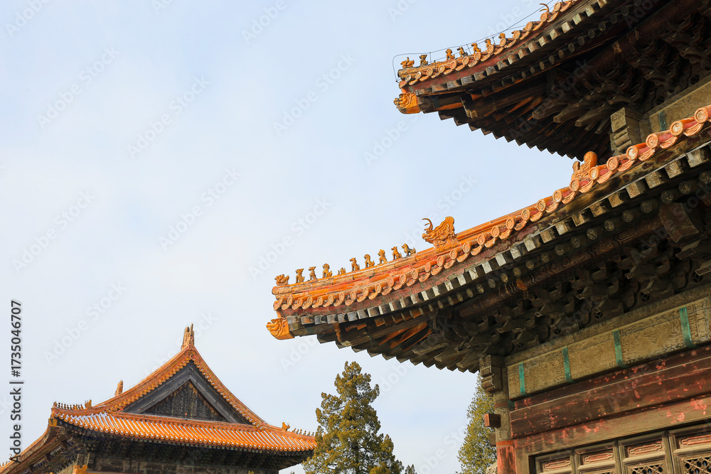 Naklejka premium The blue glazed tiles on the wall as the background, the traditional architecture