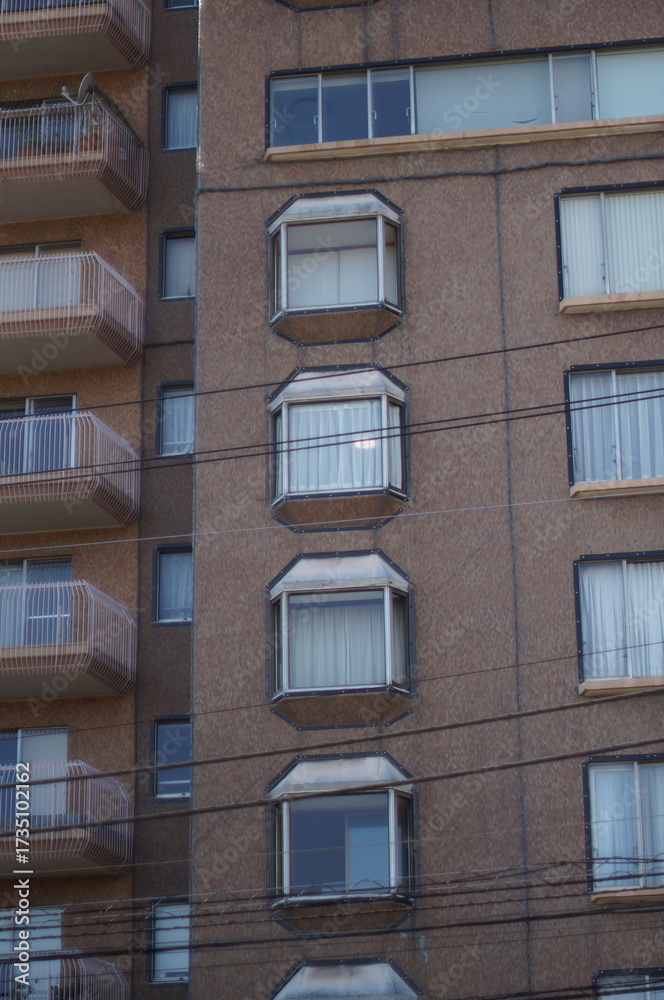 Fototapeta premium レトロな高層マンション