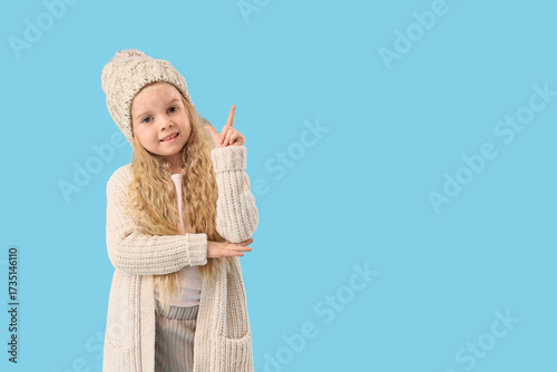Cute little girl in winter ...