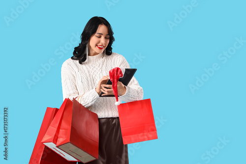 Pretty young woman with tab...