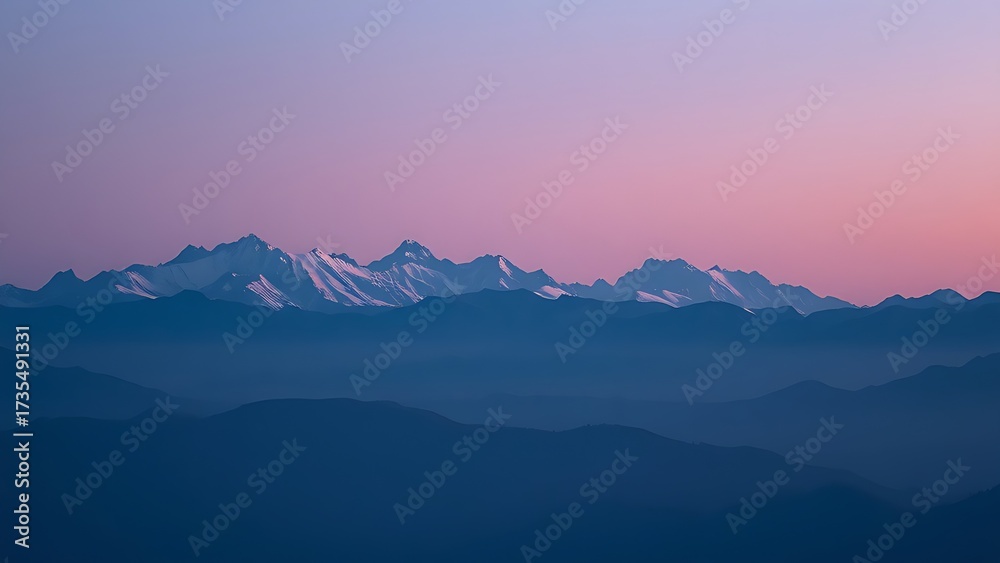 Obraz premium Majestic mountain range during blue hour, with a soft gradient of twilight colors.