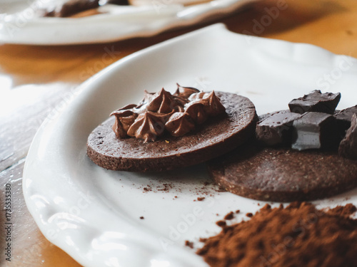 Cuadro en lienzo A chocolate biscuit to perfectly pair with a tea on an effortless afternoon with