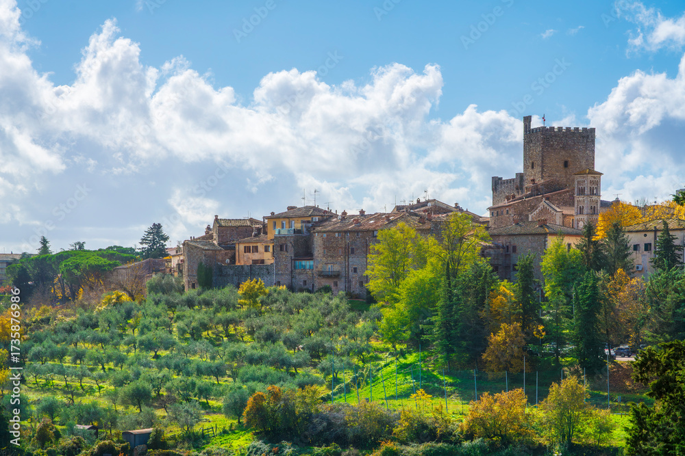 Obraz premium Castellina in Chianti village in autumn. Tuscany, Italy