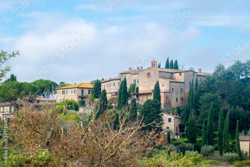 Le colline della Toscana, Italia, con i vigneti di Chianti tra Siena e Firenze lungo la via Romea Sanese