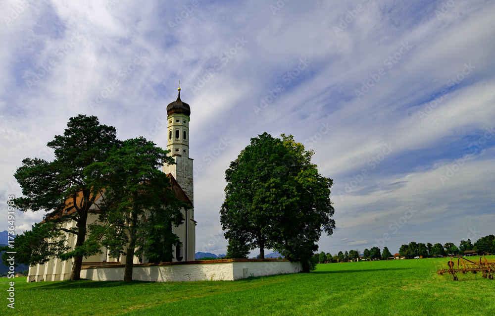 Obraz premium Autumn approaching, by St Coloman's Church, Fussen, Germany.