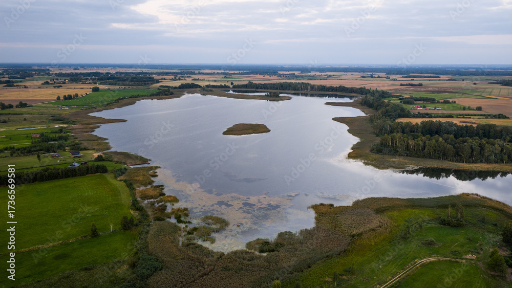 Obraz premium Siesikai lake in the evening