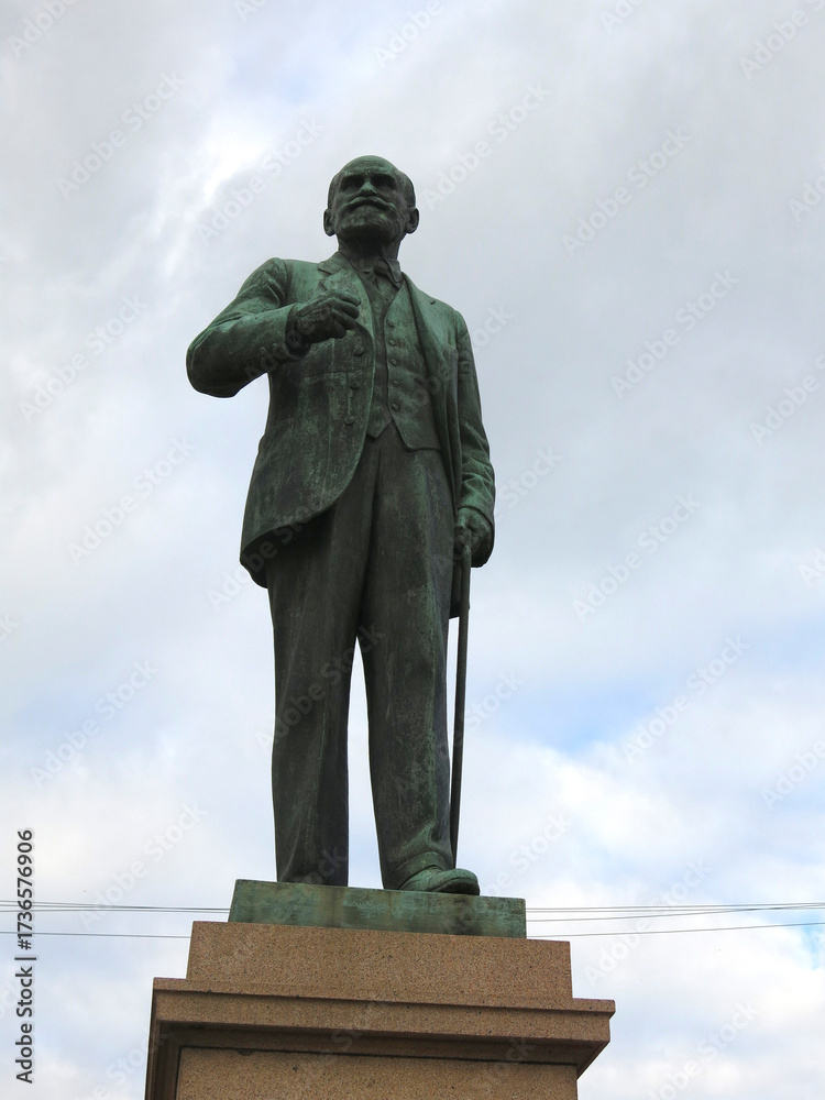 Fototapeta premium monument to Academician I.P. Pavlov in Ryazan