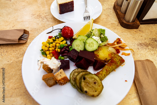 Delicious roasted vegetables served on a white plate, showing rich colors and texture. A healthy homemade dish full of natural flavor and freshness, ideal for themes of vegetarian cuisine, healthy lif