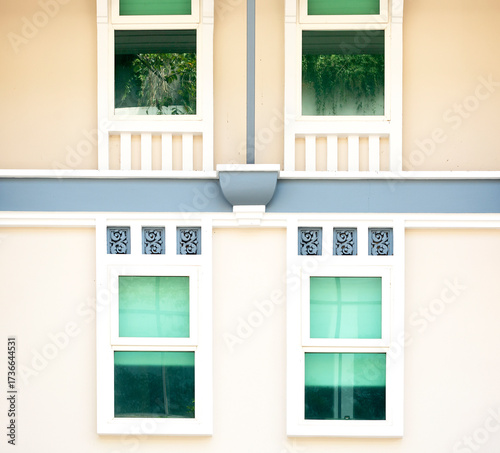 simetría de las ventanas verdes