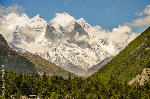 Canvas Print Bhagirathi peaks in Himalaya, this photo was taken on the way to Gomukh in India