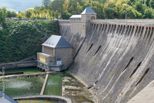 Staumauer an der Edertalsperre bei Waldeck